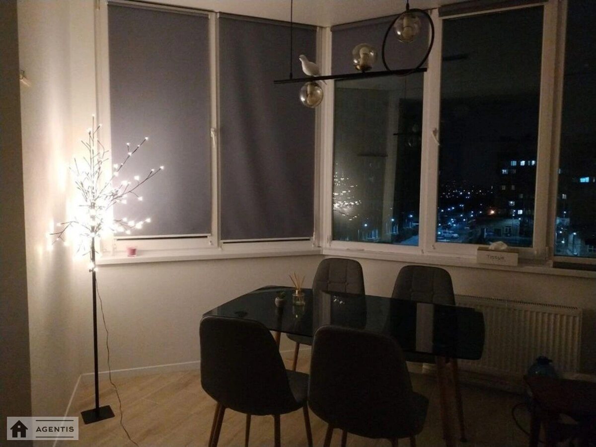 Apartment for rent 1 room, 40 m², 4th fl./10 floors. 8, Zelena 8, Kyiv. 