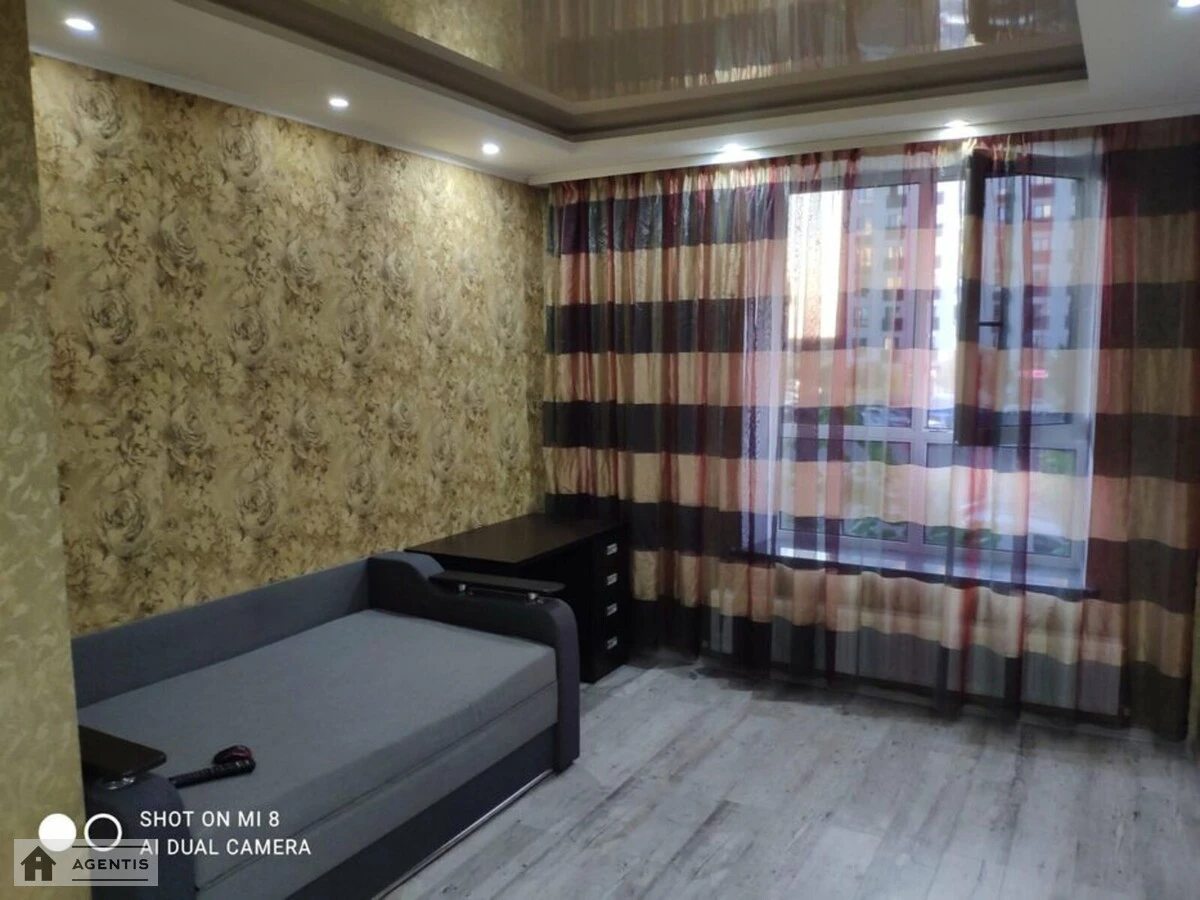 Apartment for rent 1 room, 38 m², 2nd fl./10 floors. Soborna vul., Kyiv. 