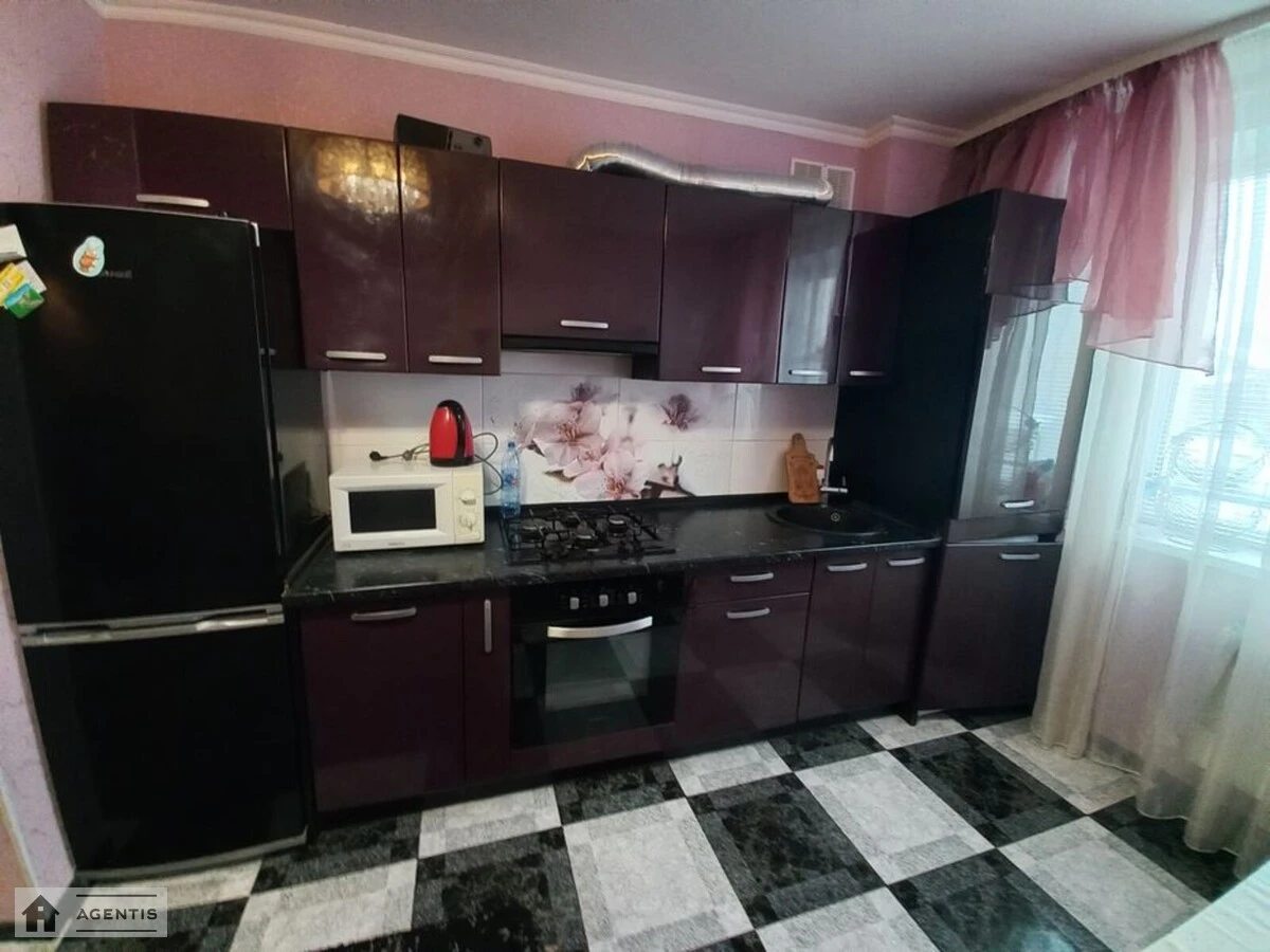 Сдам квартиру 2 комнаты, 41 m², 1 эт./5 этажей. 55, Щаслива вул., Киев. 