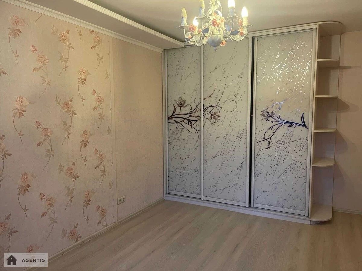 Apartment for rent 3 rooms, 75 m², 4th fl./9 floors. 7, Revutckogo 7, Kyiv. 