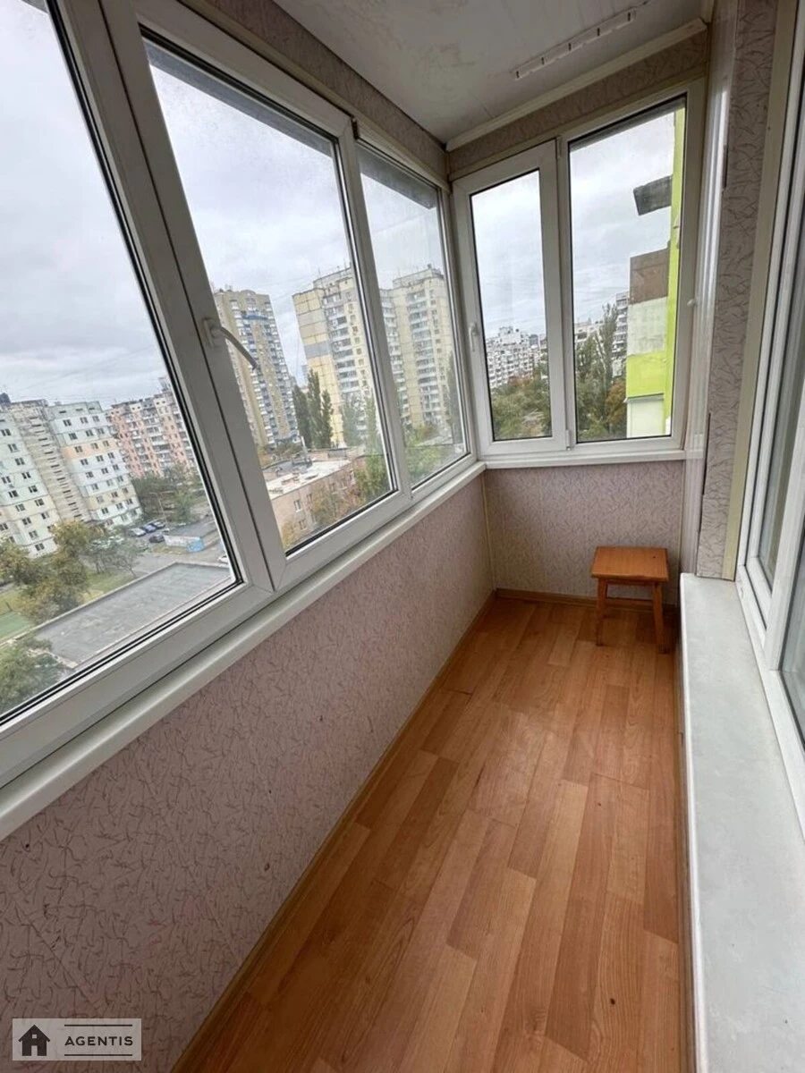 Сдам квартиру 1 комната, 37 m², 8 эт./9 этажей. Йорданська вул. (Лайоша Гавро), Киев. 