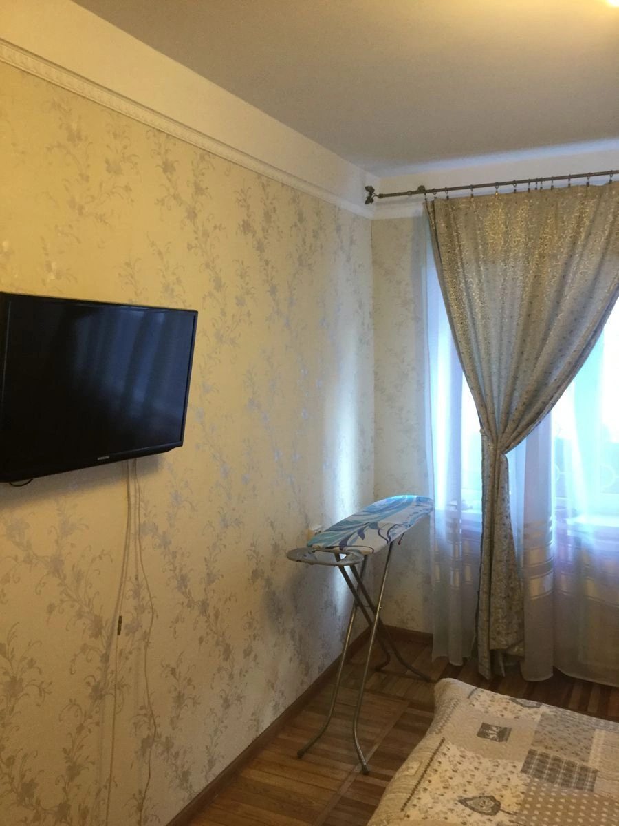 Apartment for rent 2 rooms, 46 m², 1st fl./5 floors. 6, Pecherskiy 6, Kyiv. 