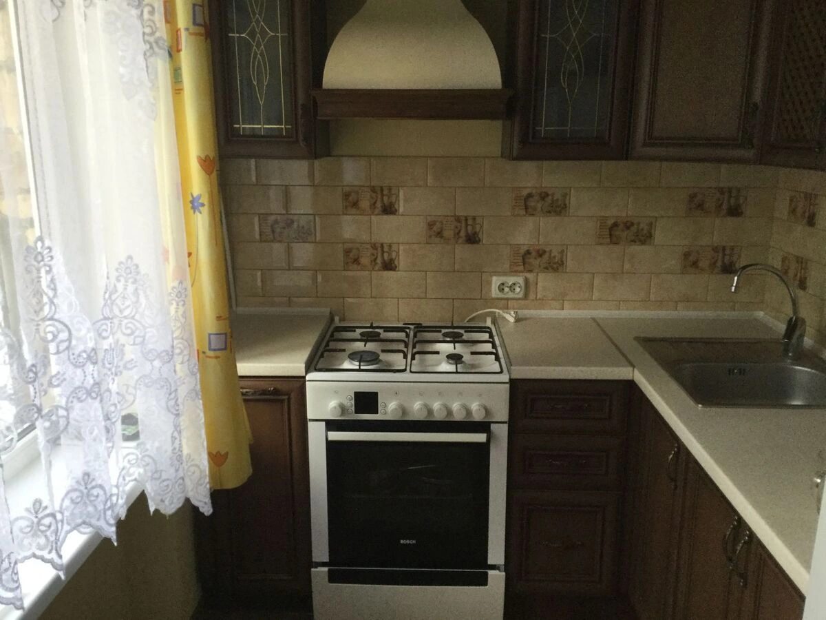 Apartment for rent 2 rooms, 46 m², 1st fl./5 floors. 6, Pecherskiy 6, Kyiv. 