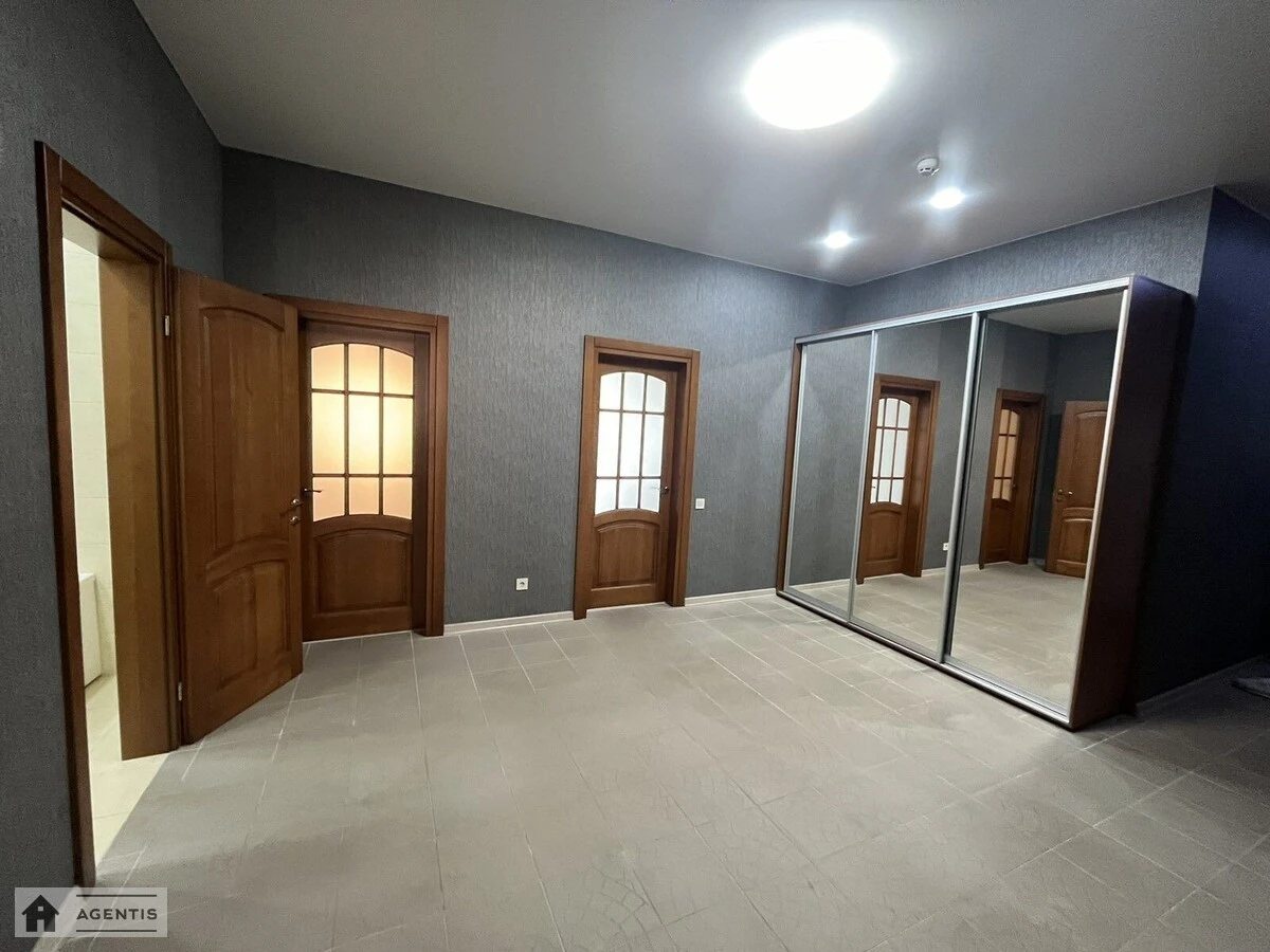 Здам квартиру 3 кімнати, 105 m², 6 пов./14 поверхів. Дмитрівська, Київ. 