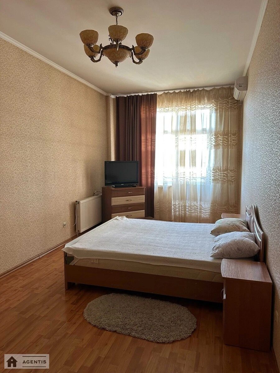 Сдам квартиру 3 комнаты, 160 m², 5 эт./9 этажей. 17, Павловская 17, Киев. 