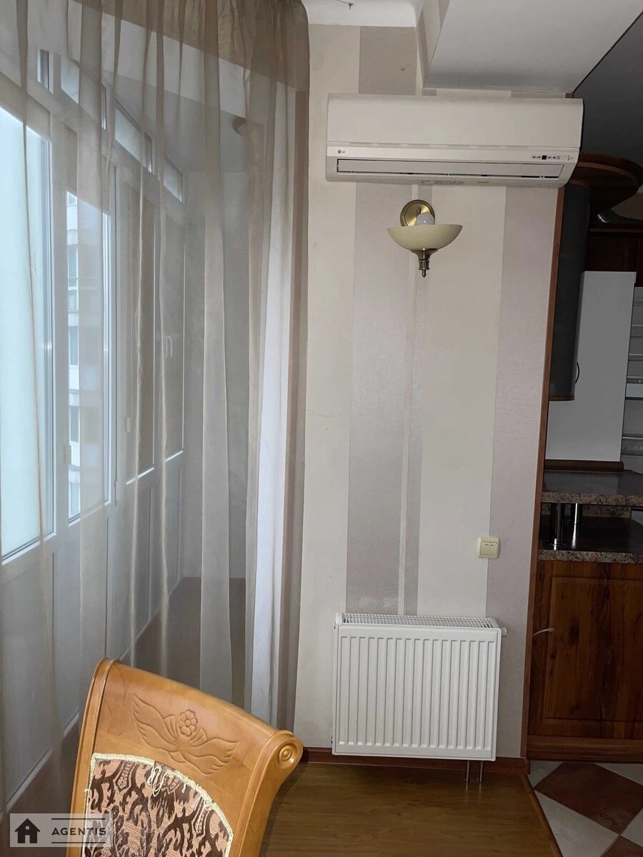 Apartment for rent 1 room, 50 m², 7th fl./15 floors. Desnyanskyy rayon, Kyiv. 