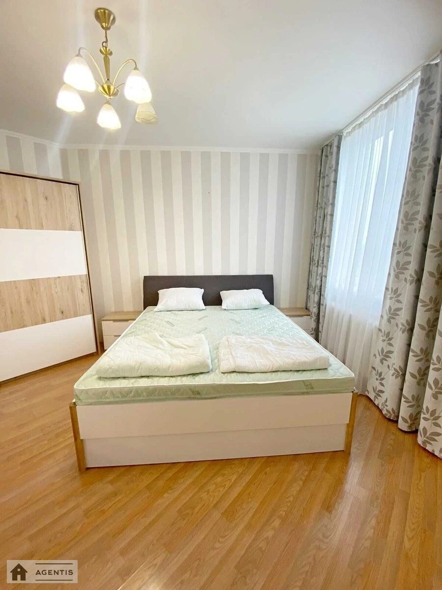 Apartment for rent 3 rooms, 71 m², 17th fl./24 floors. 31, Kubanskoyi Ukrayiny vul. Marshala Zhukova, Kyiv. 