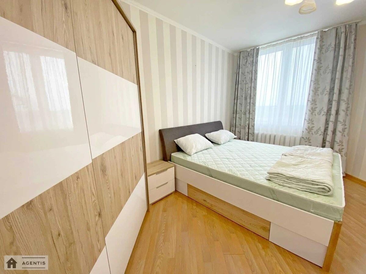 Apartment for rent 3 rooms, 71 m², 17th fl./24 floors. 31, Kubanskoyi Ukrayiny vul. Marshala Zhukova, Kyiv. 