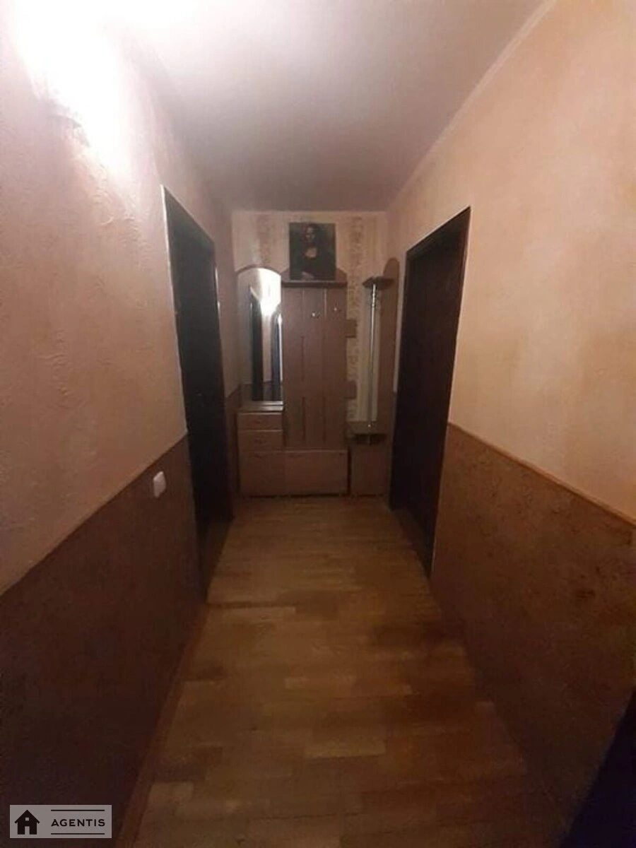 Сдам квартиру 3 комнаты, 68 m², 3 эт./9 этажей. Подольский район, Киев. 