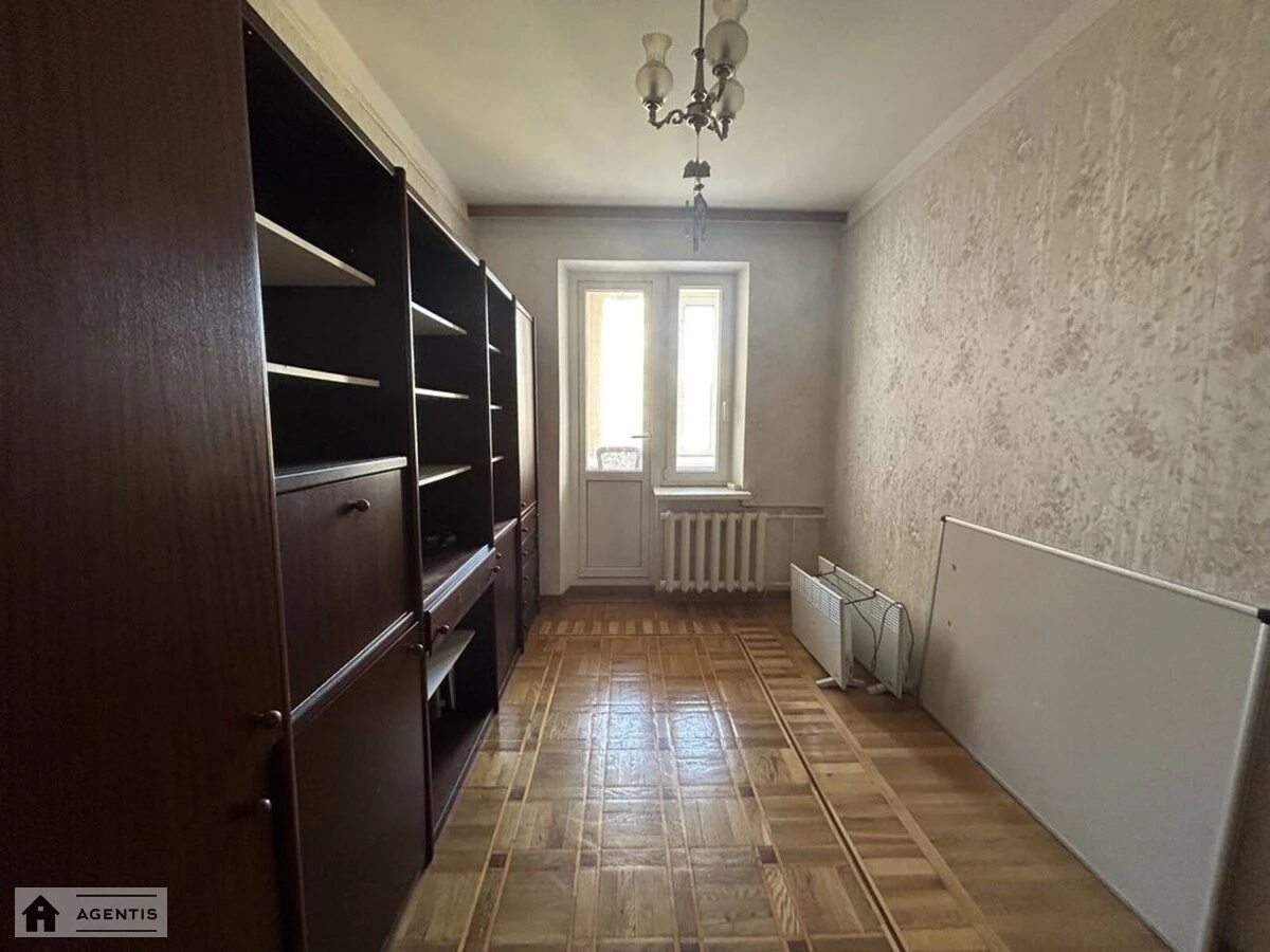 Сдам квартиру 4 комнаты, 96 m², 8 эт./18 этажей. 8, Старонаводницкая 8, Киев. 