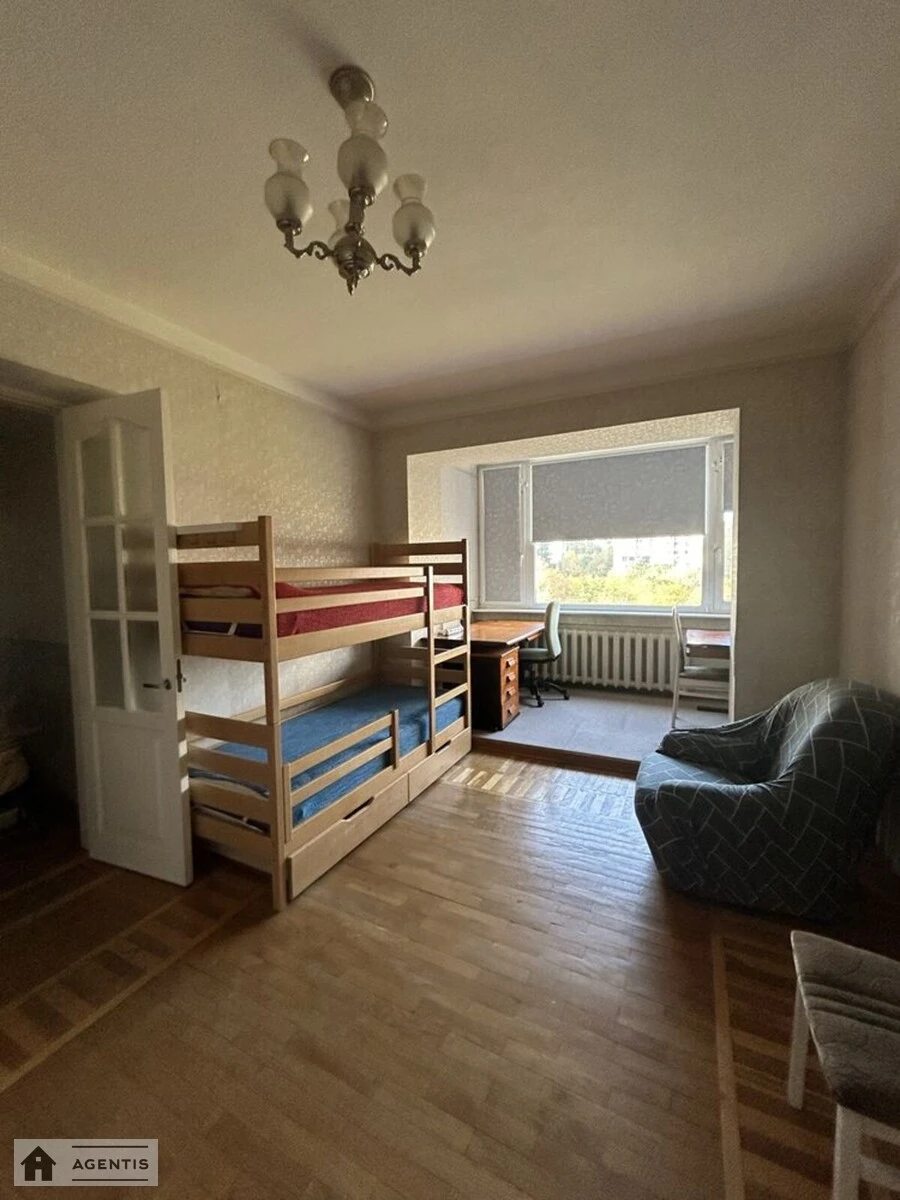 Сдам квартиру 4 комнаты, 96 m², 8 эт./18 этажей. 8, Старонаводницкая 8, Киев. 