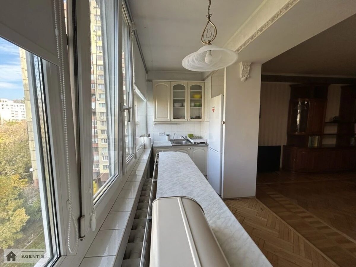 Сдам квартиру 4 комнаты, 96 m², 8 эт./18 этажей. 8, Старонаводницкая 8, Киев. 