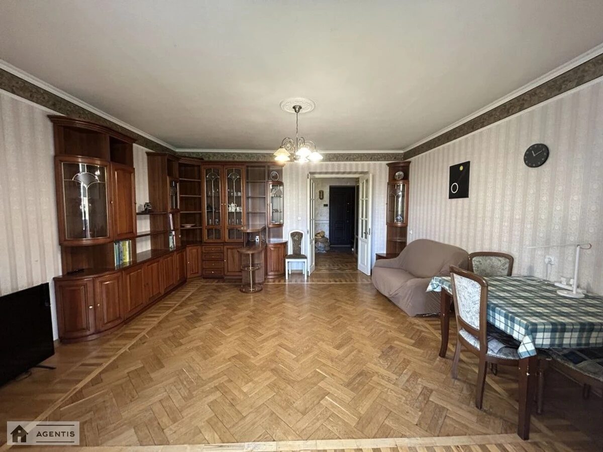 Сдам квартиру 4 комнаты, 96 m², 8 эт./18 этажей. 8, Старонаводницкая 8, Киев. 