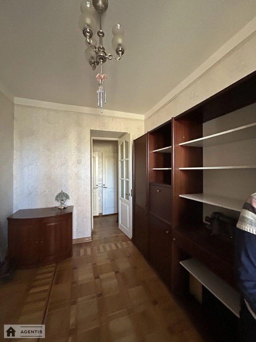 Сдам квартиру 4 комнаты, 96 m², 8 эт./18 этажей. 8, Старонаводницкая 8, Киев. 