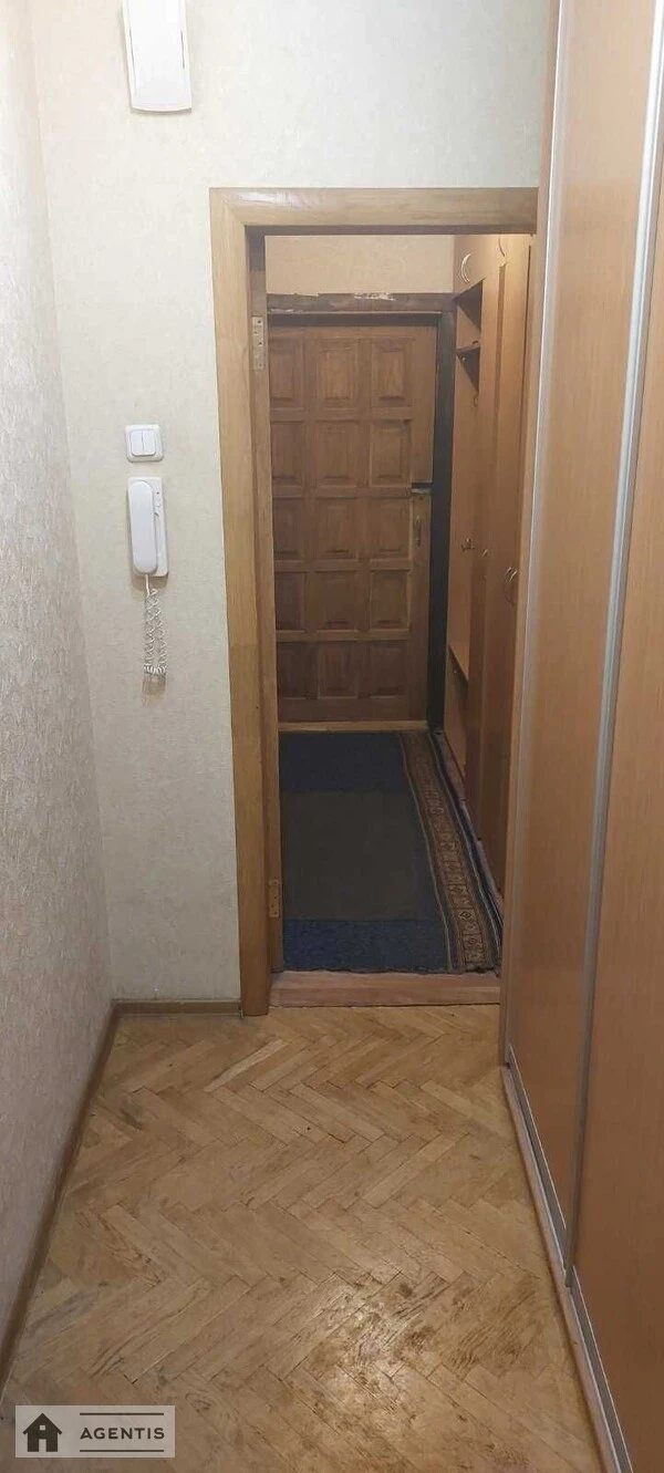 Apartment for rent 1 room, 54 m², 10th fl./18 floors. Larysy Rudenko vul., Kyiv. 