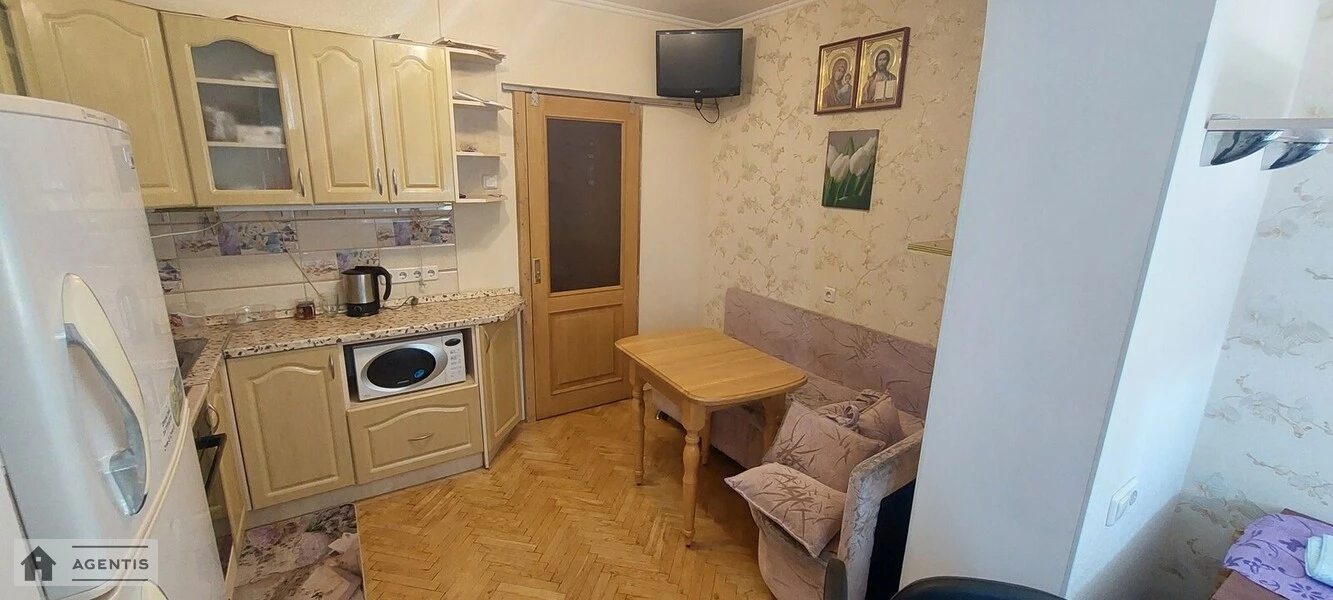 Apartment for rent 1 room, 54 m², 10th fl./18 floors. Larysy Rudenko vul., Kyiv. 