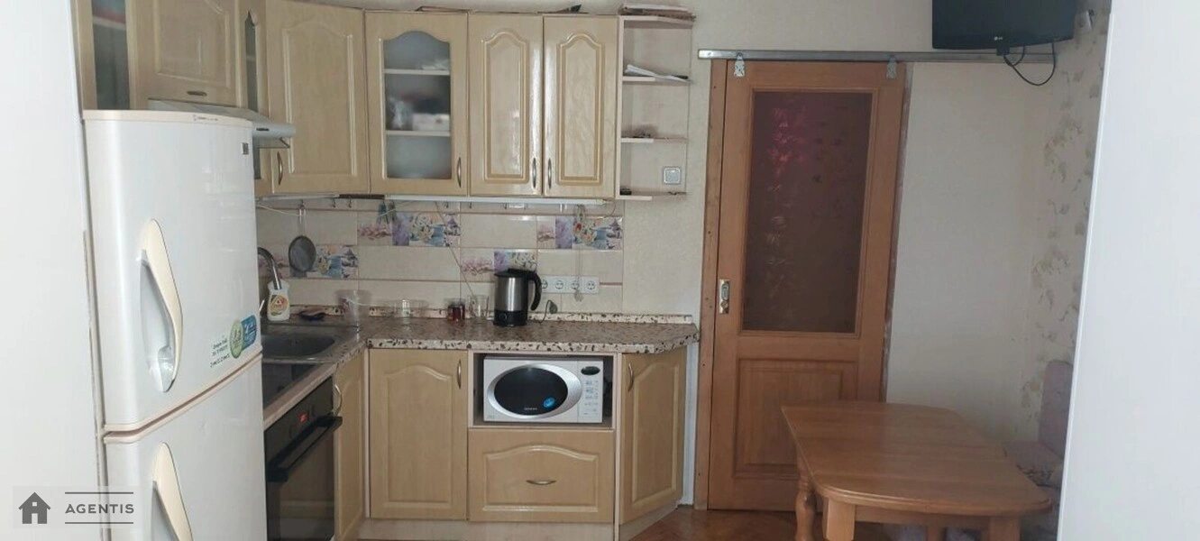 Apartment for rent 1 room, 54 m², 10th fl./18 floors. Larysy Rudenko vul., Kyiv. 