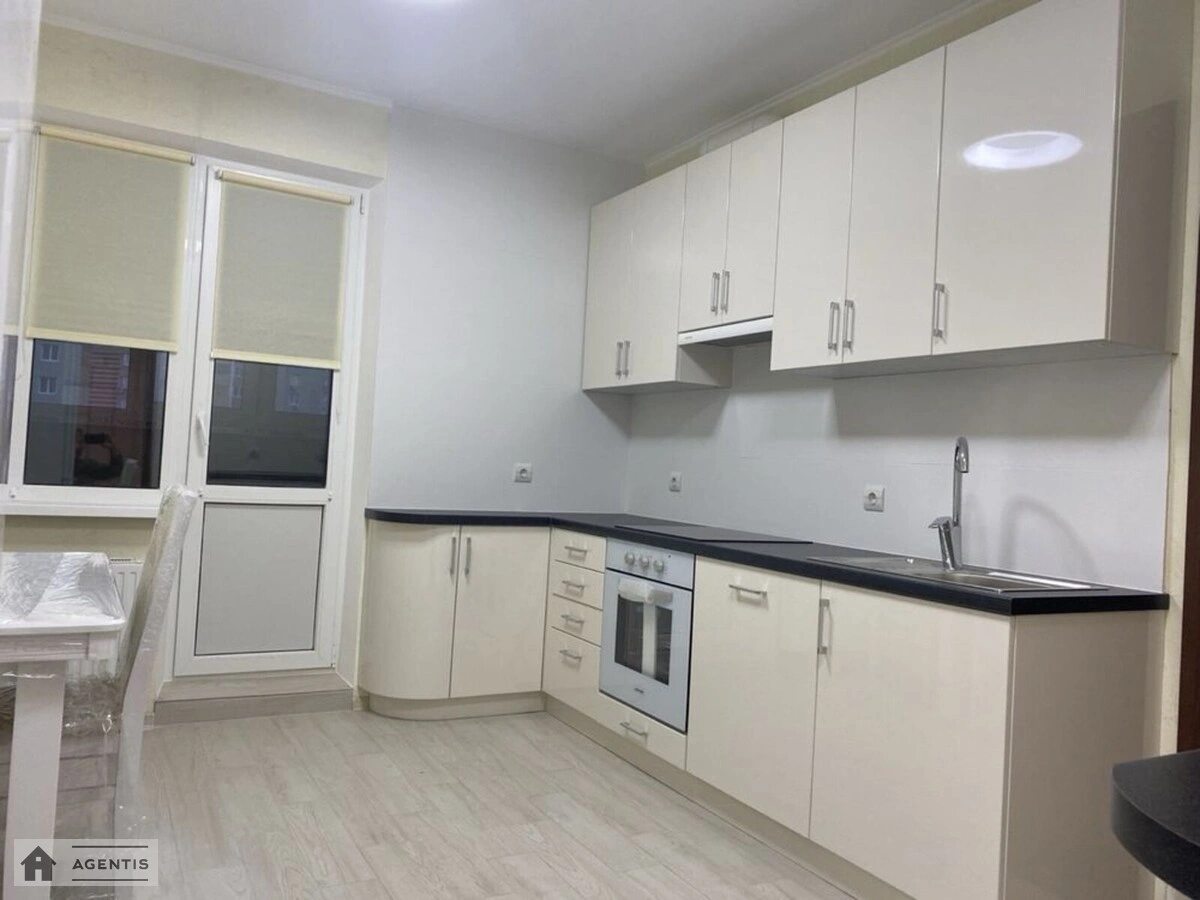 Здам квартиру 3 кімнати, 82 m², 7 пов./24 поверхи. 5, Самійла Кішки вул. (Маршала Конєва), Київ. 