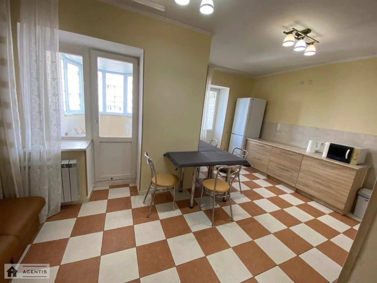 Apartment for rent 3 rooms, 107 m², 10th fl./16 floors. Svyatoshynskyy rayon, Kyiv. 