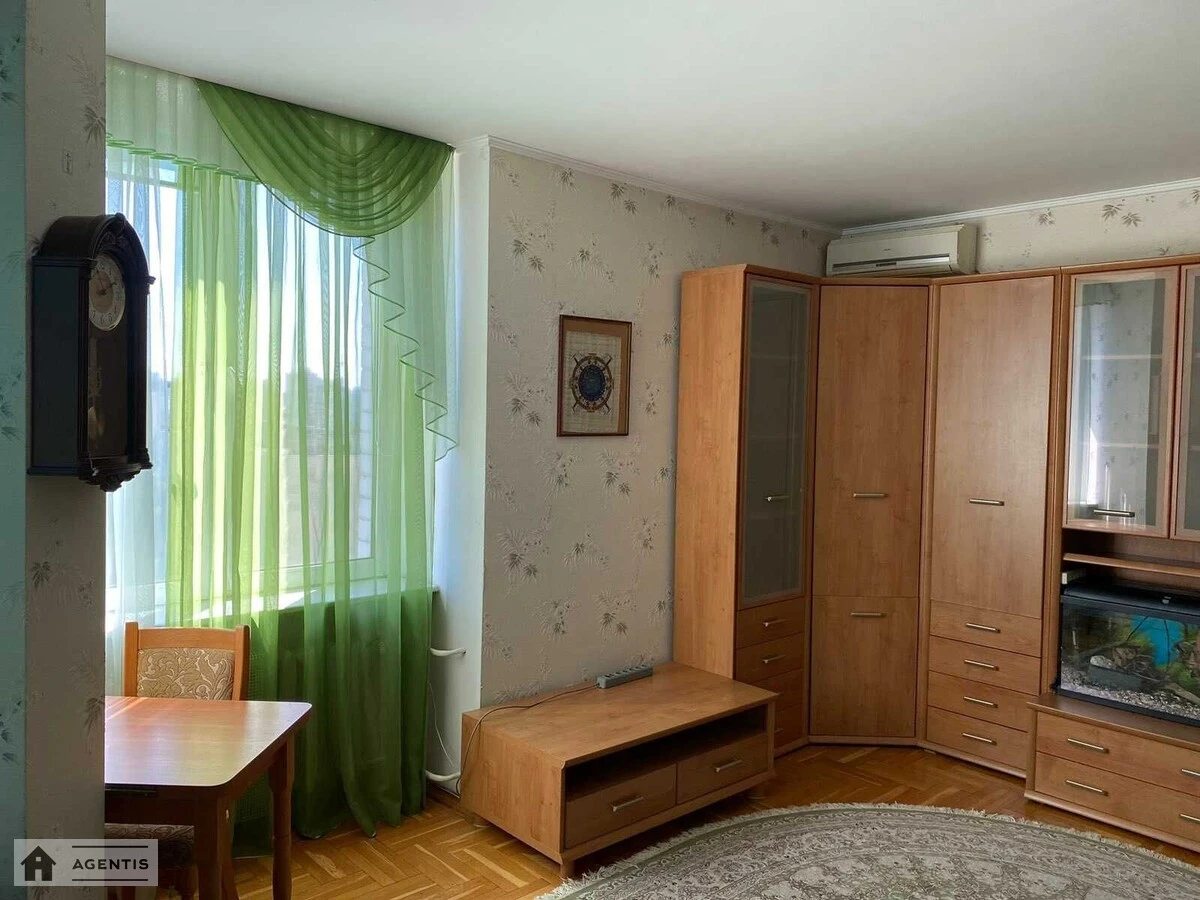 Apartment for rent 2 rooms, 90 m², 11th fl./22 floors. Obolonskyy rayon, Kyiv. 