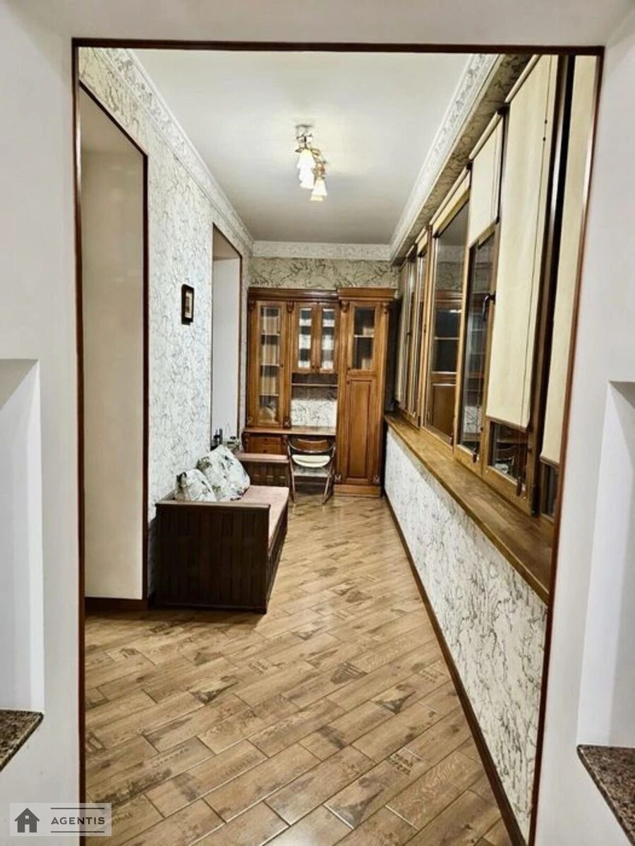 Apartment for rent 2 rooms, 81 m², 3rd fl./5 floors. 105, Saksaganskogo 105, Kyiv. 