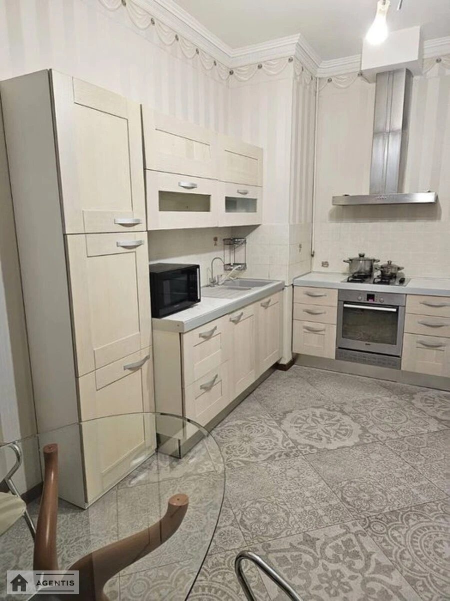 Сдам квартиру 2 комнаты, 81 m², 3 эт./5 этажей. 105, Саксаганского 105, Киев. 