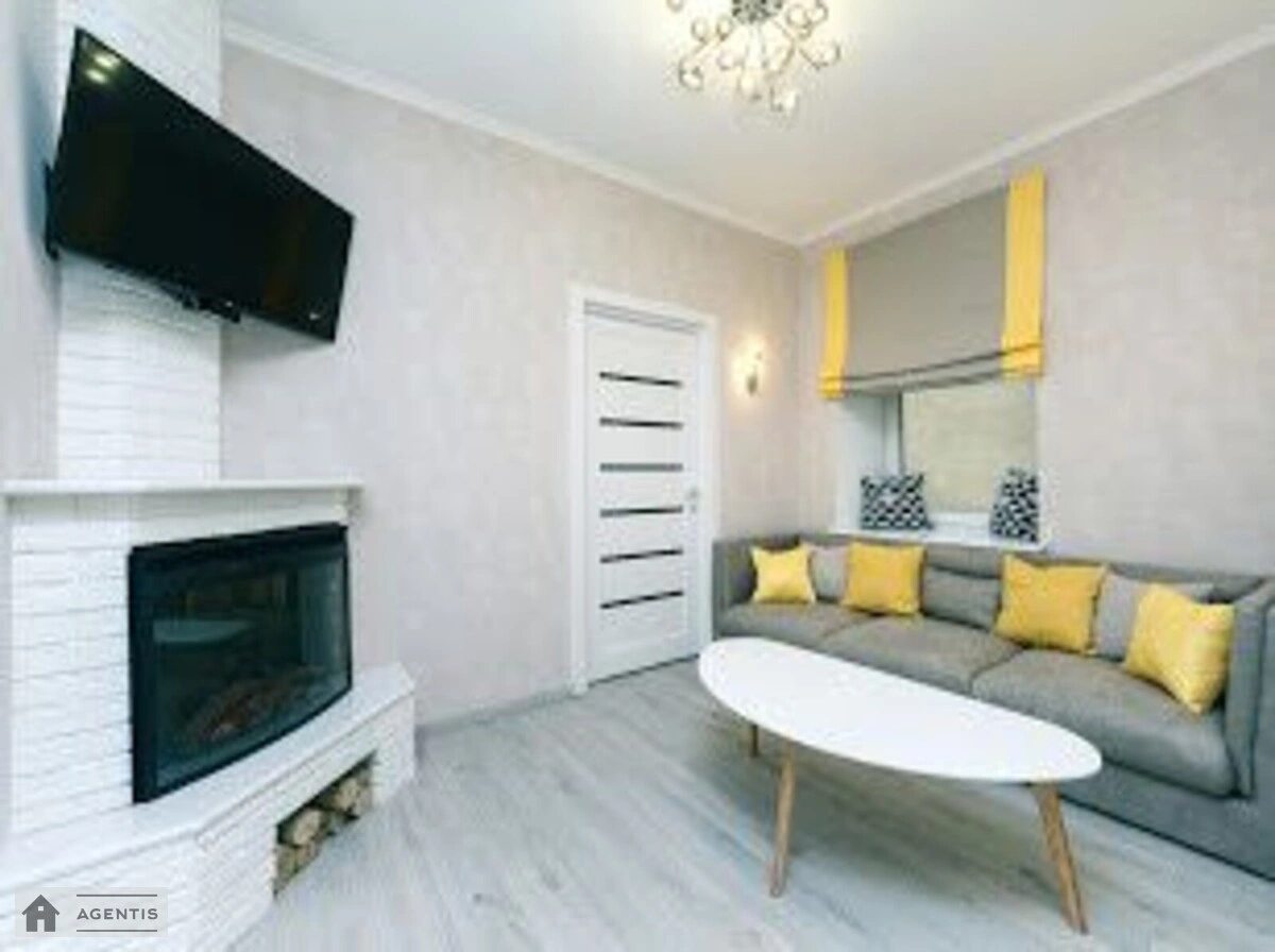 Apartment for rent 3 rooms, 50 m², 2nd fl./5 floors. Mala Zhytomirska, Kyiv. 