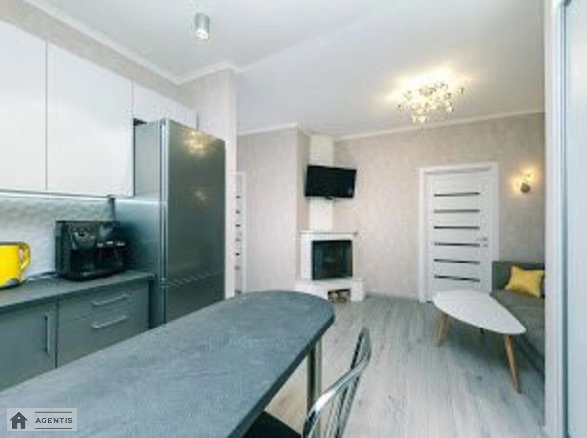 Apartment for rent 3 rooms, 50 m², 2nd fl./5 floors. Mala Zhytomirska, Kyiv. 