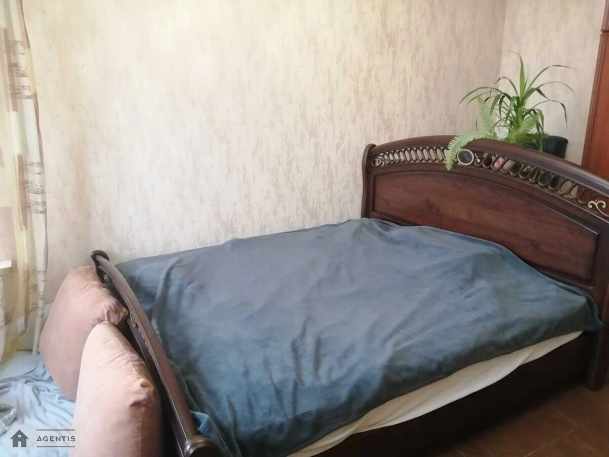 Сдам квартиру 2 комнаты, 65 m², 19 эт./26 этажей. 1, Заречная 1, Киев. 