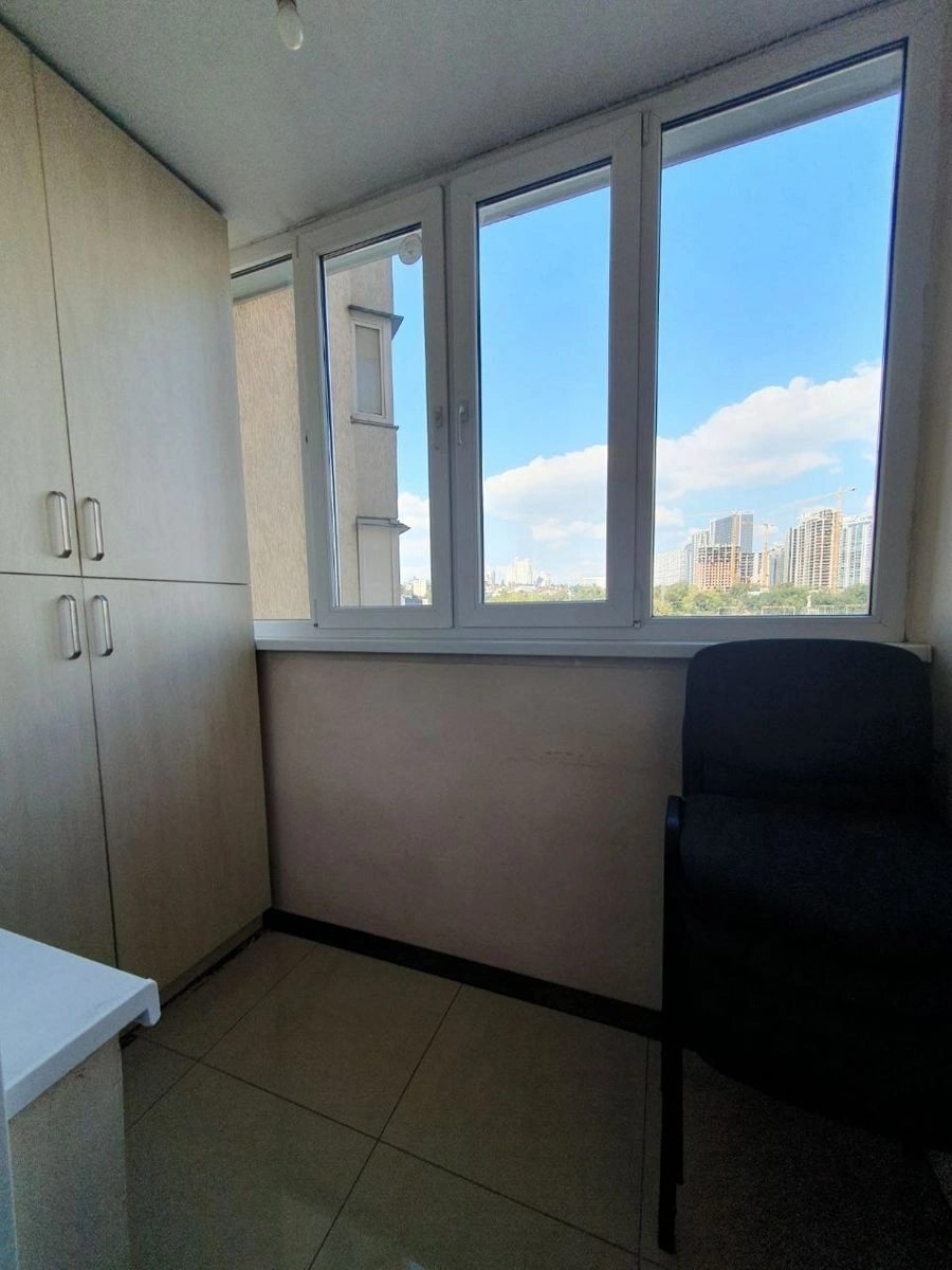 Apartment for rent 3 rooms, 120 m², 4th fl./22 floors. 22, Saperno-Slobidska 22, Kyiv. 