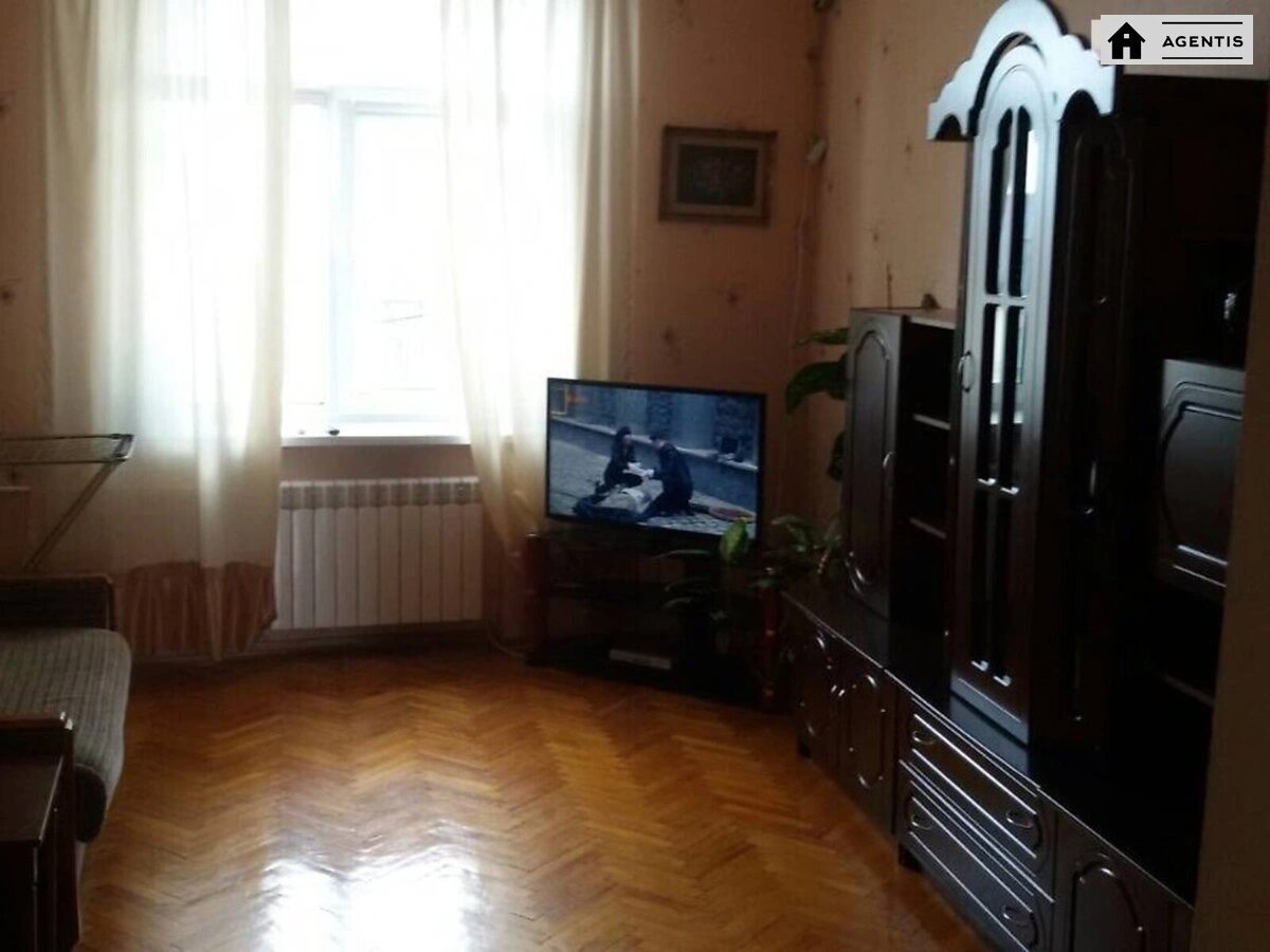 Apartment for rent 2 rooms, 56 m², 5th fl./6 floors. 19, Kruglouniversytetska 19, Kyiv. 