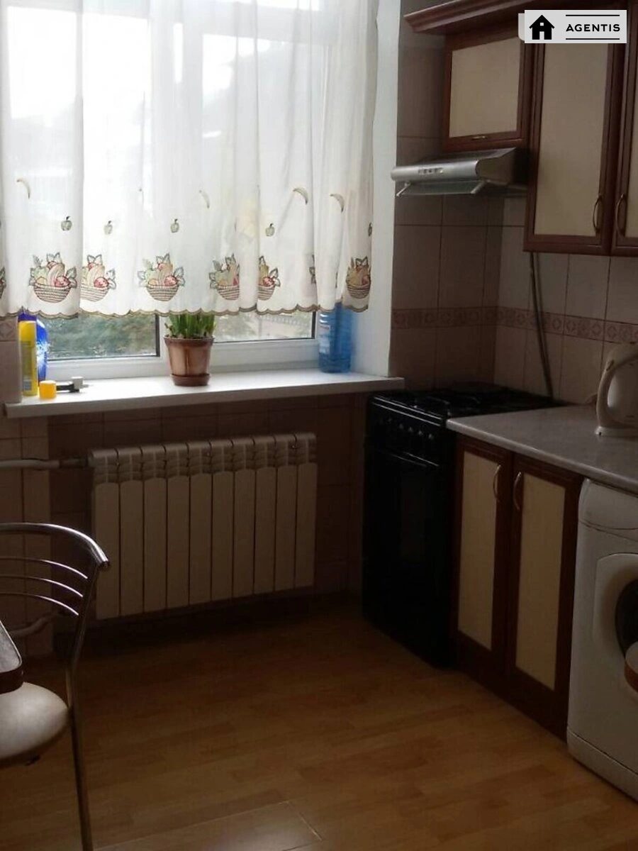 Apartment for rent 2 rooms, 56 m², 5th fl./6 floors. 19, Kruglouniversytetska 19, Kyiv. 