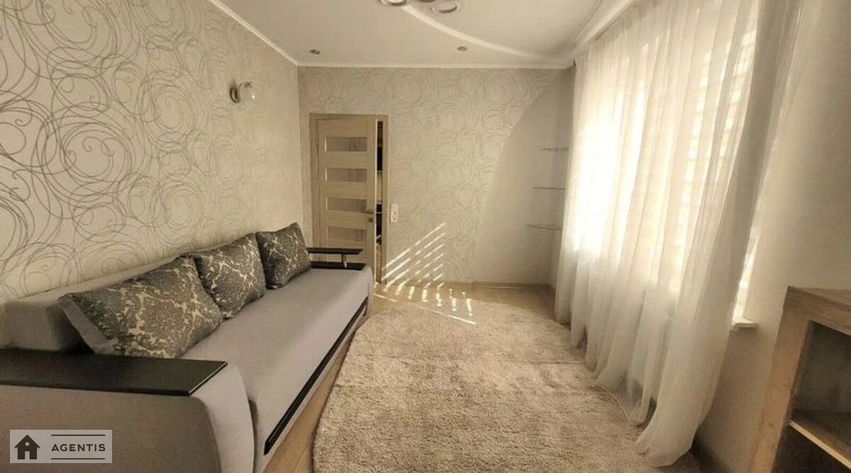 Сдам квартиру 2 комнаты, 64 m², 3 эт./28 этажей. 16, Митрополита Василя Липківського вул. (Урицького), Киев. 