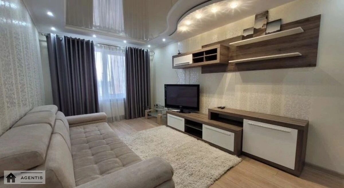 Сдам квартиру 2 комнаты, 64 m², 3 эт./28 этажей. 16, Митрополита Василя Липківського вул. (Урицького), Киев. 