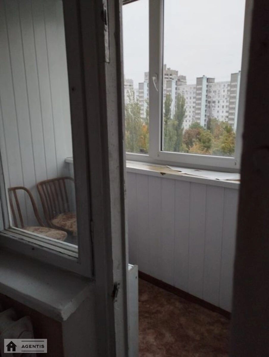 Apartment for rent 3 rooms, 74 m², 8th fl./16 floors. Dniprovskyy rayon, Kyiv. 