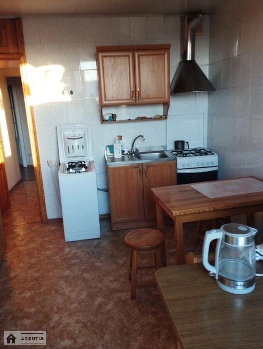 Apartment for rent 3 rooms, 74 m², 8th fl./16 floors. Dniprovskyy rayon, Kyiv. 