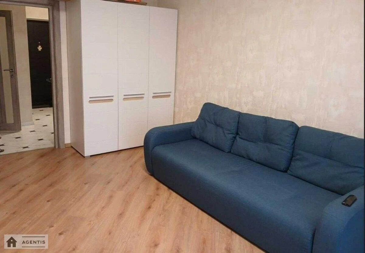 Сдам квартиру 2 комнаты, 72 m², 19 эт./25 этажей. 2, Драгоманова 2, Киев. 