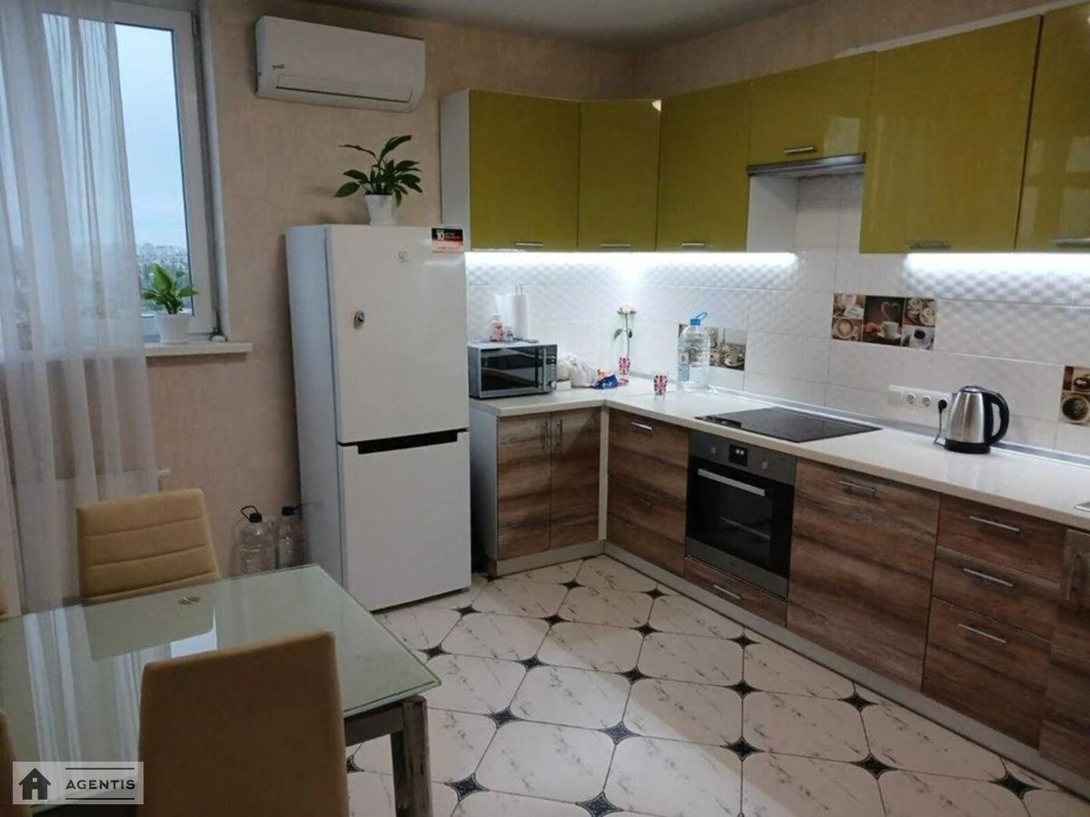 Сдам квартиру 2 комнаты, 72 m², 19 эт./25 этажей. 2, Драгоманова 2, Киев. 