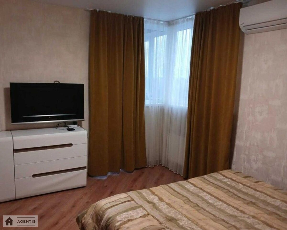 Здам квартиру 2 кімнати, 72 m², 19 пов./25 поверхів. 2, Драгоманова 2, Київ. 