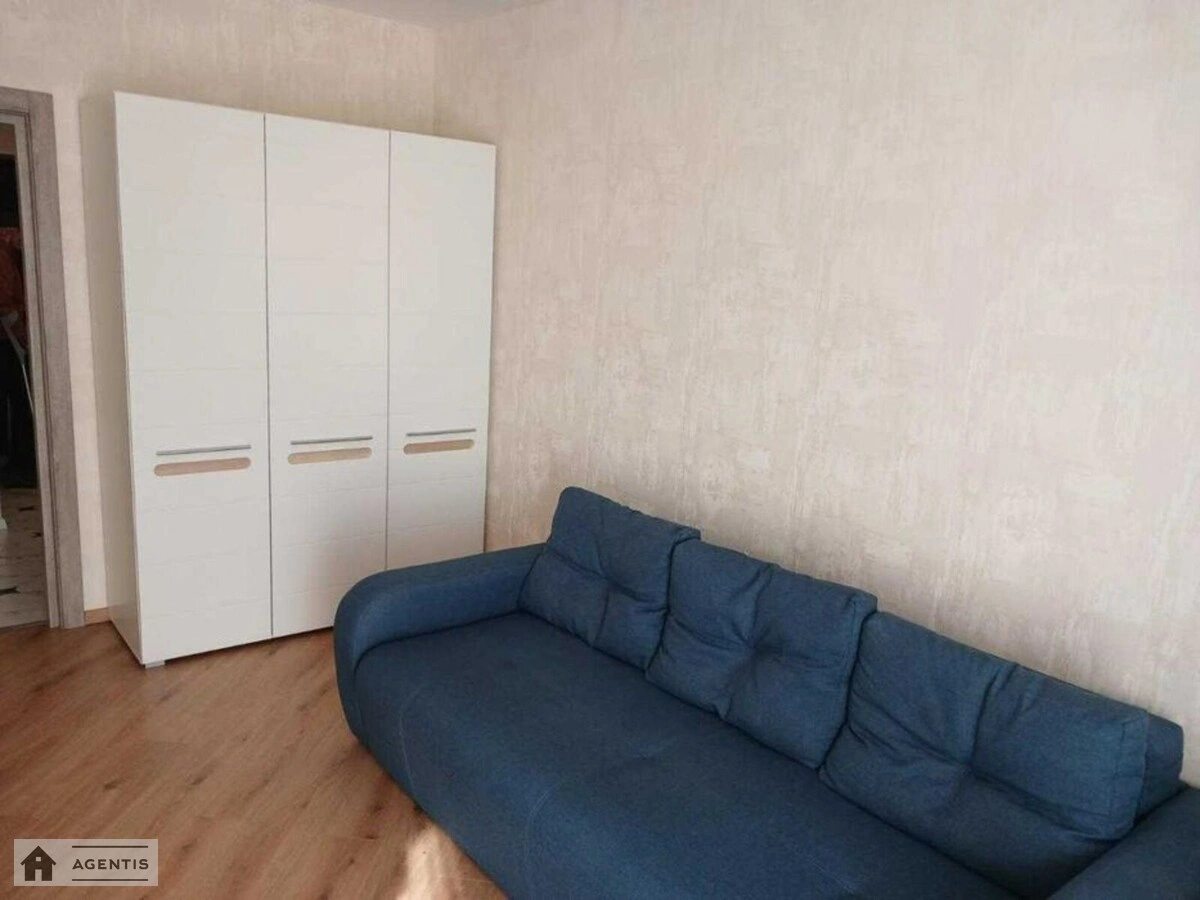 Сдам квартиру 2 комнаты, 72 m², 19 эт./25 этажей. 2, Драгоманова 2, Киев. 