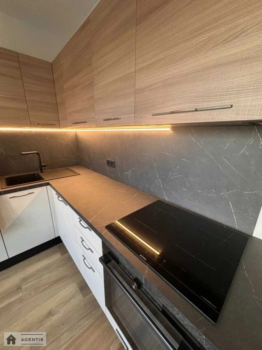 Сдам квартиру 1 комната, 40 m², 9 эт./9 этажей. 2, Салютная 2, Киев. 