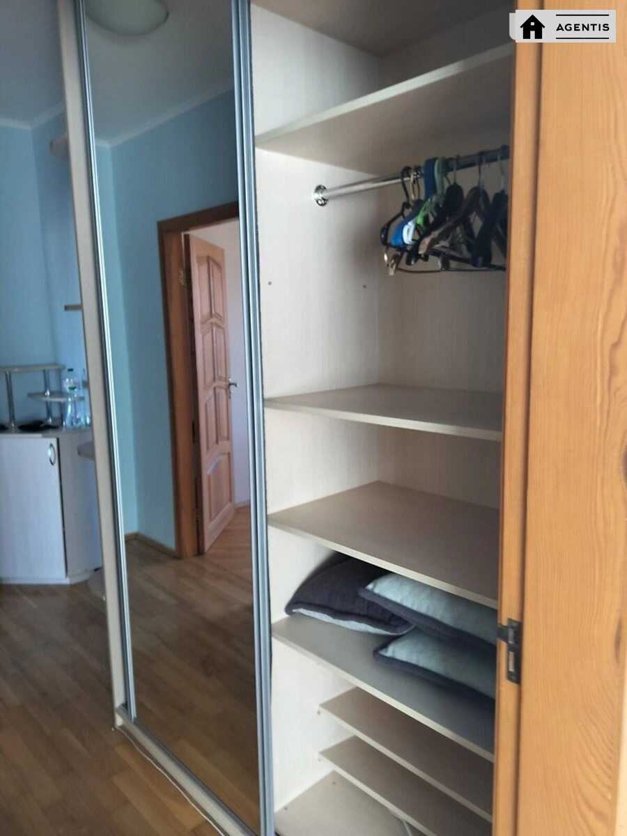 Здам квартиру 2 кімнати, 65 m², 8 пов./18 поверхів. 3, Вишняківська 3, Київ. 