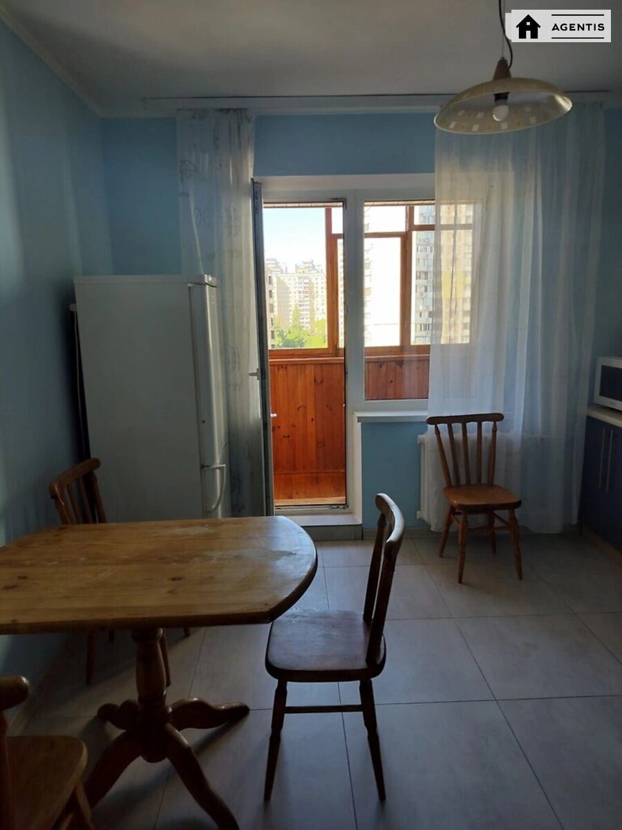 Здам квартиру 2 кімнати, 65 m², 8 пов./18 поверхів. 3, Вишняківська 3, Київ. 