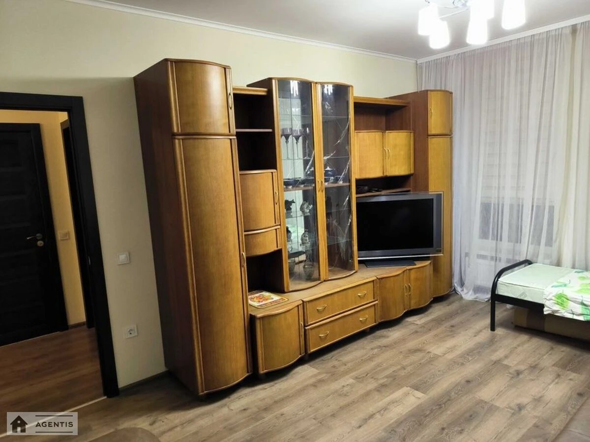 Сдам квартиру 2 комнаты, 63 m², 11 эт./16 этажей. Берестейський просп. (Перемоги), Киев. 