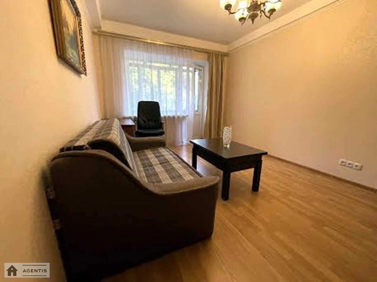 Сдам квартиру 2 комнаты, 45 m², 2 эт./6 этажей. Коперника, Киев. 