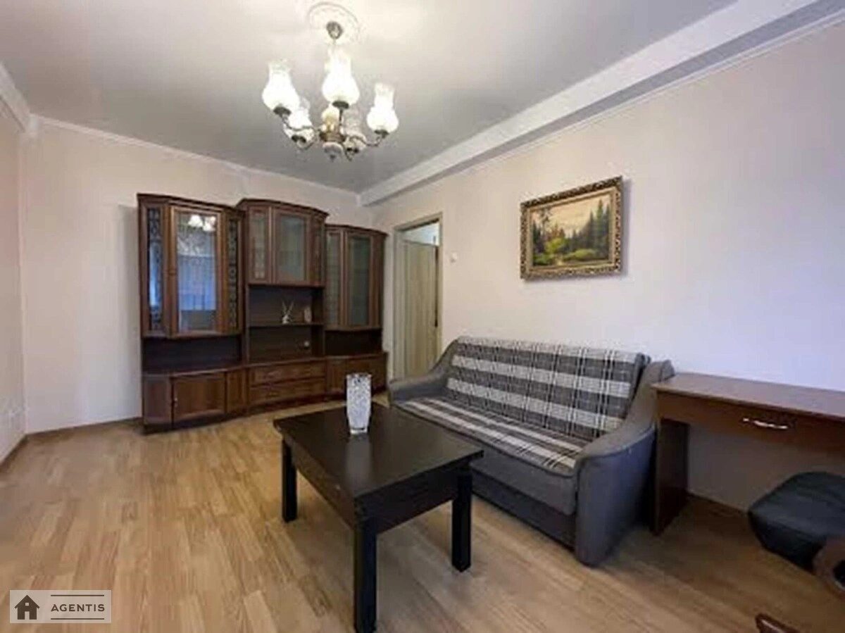 Сдам квартиру 2 комнаты, 45 m², 2 эт./6 этажей. Коперника, Киев. 