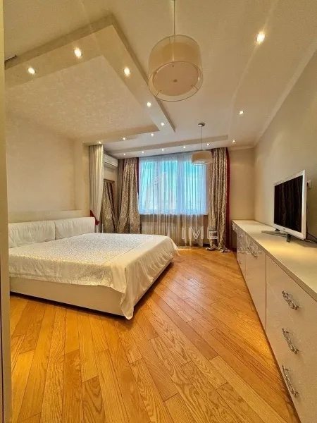 Сдам квартиру 3 комнаты, 95 m², 15 эт./24 этажа. 22, Петра Григоренка просп., Киев. 