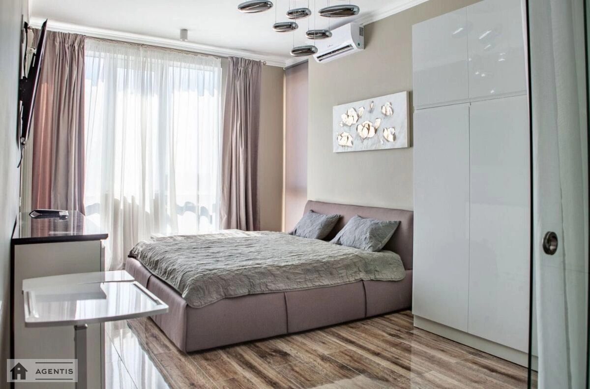 Сдам квартиру 2 комнаты, 65 m², 16 эт./30 этажей. 37, Саксаганского 37, Киев. 