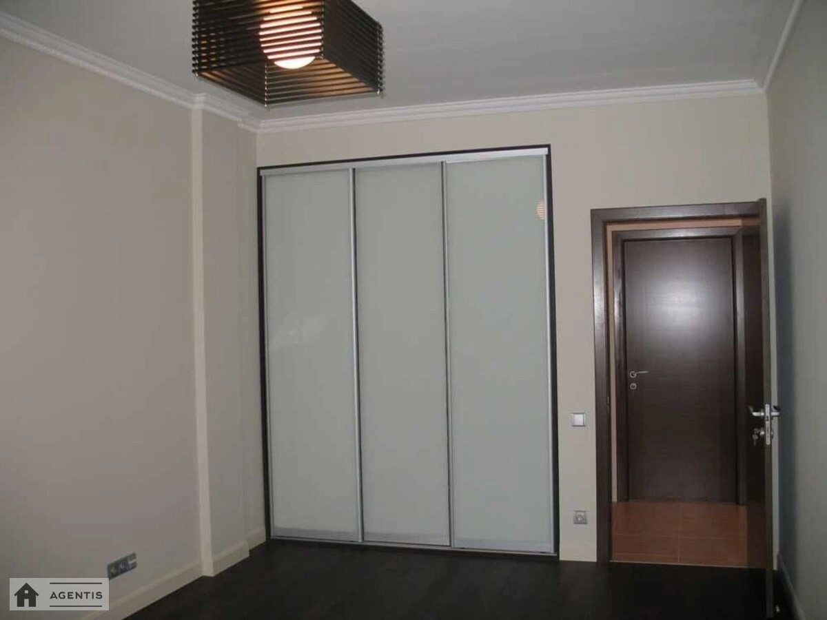 Apartment for rent 4 rooms, 155 m², 4th fl./8 floors. 30, Schekavytcka 30, Kyiv. 