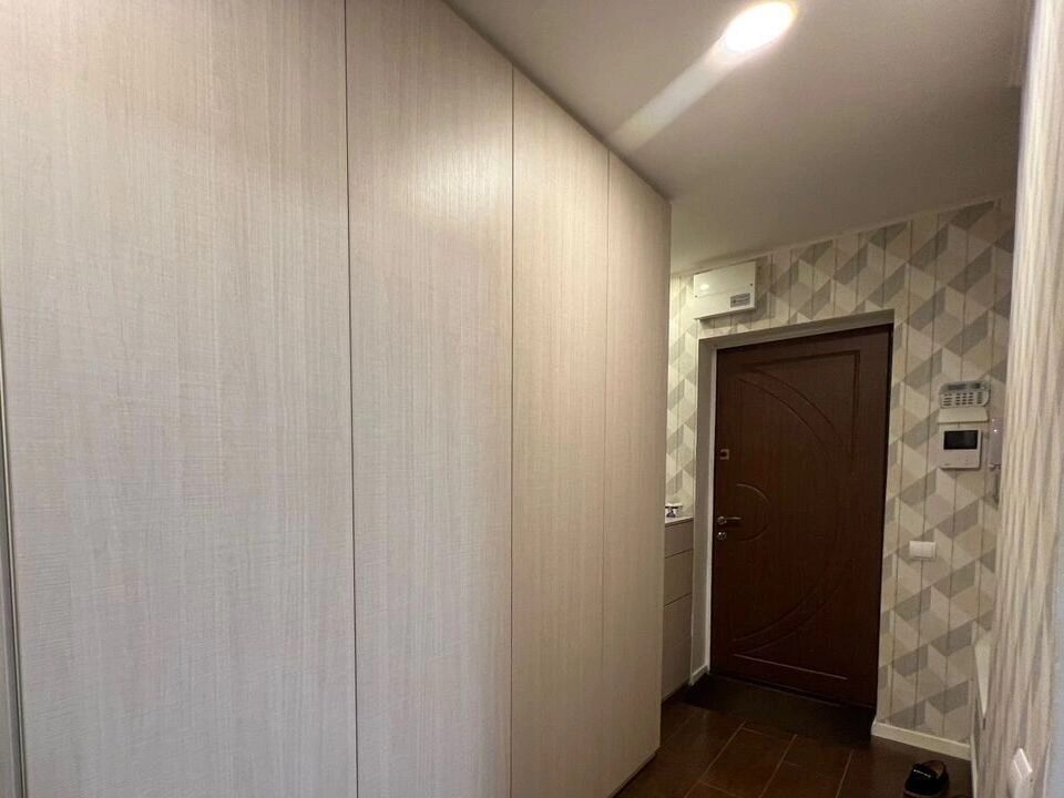 Здам квартиру 3 кімнати, 80 m², 2 пов./9 поверхів. 57, Донецька 57, Київ. 